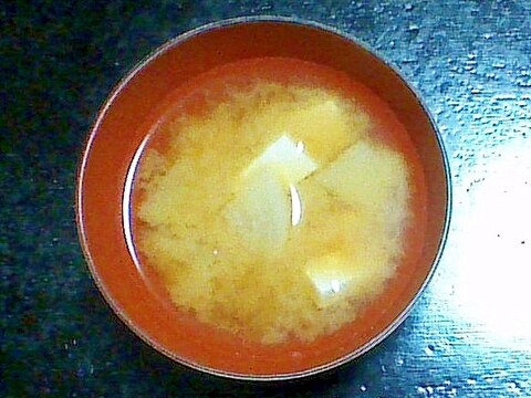 大根と絹ごし豆腐の味噌汁